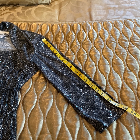 JOSEPH RIBKOFF Sequined 3/4 Sleeve top - Size 8 - Picture 13 of 14